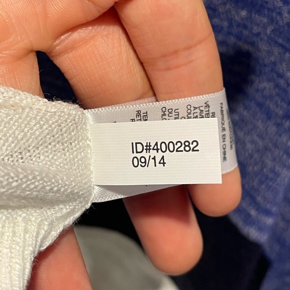 Express Blue and White V-Neck Sweater Size L - Picture 7 of 7